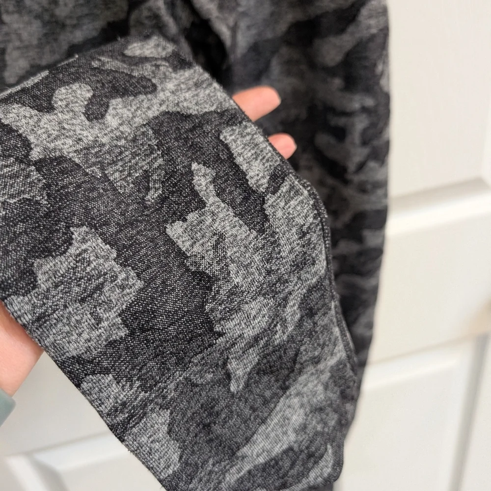 NVGTN Seamless Camo Leggings - Picture 6 of 8